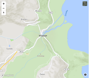 Δωρεάν ιδιωτικό πάρκινγκ για τους επισκέπτες εκδρομών με σκάφος στο Virpazar δίπλα στο υπόστεγο με την αφίσα Noah's Ark